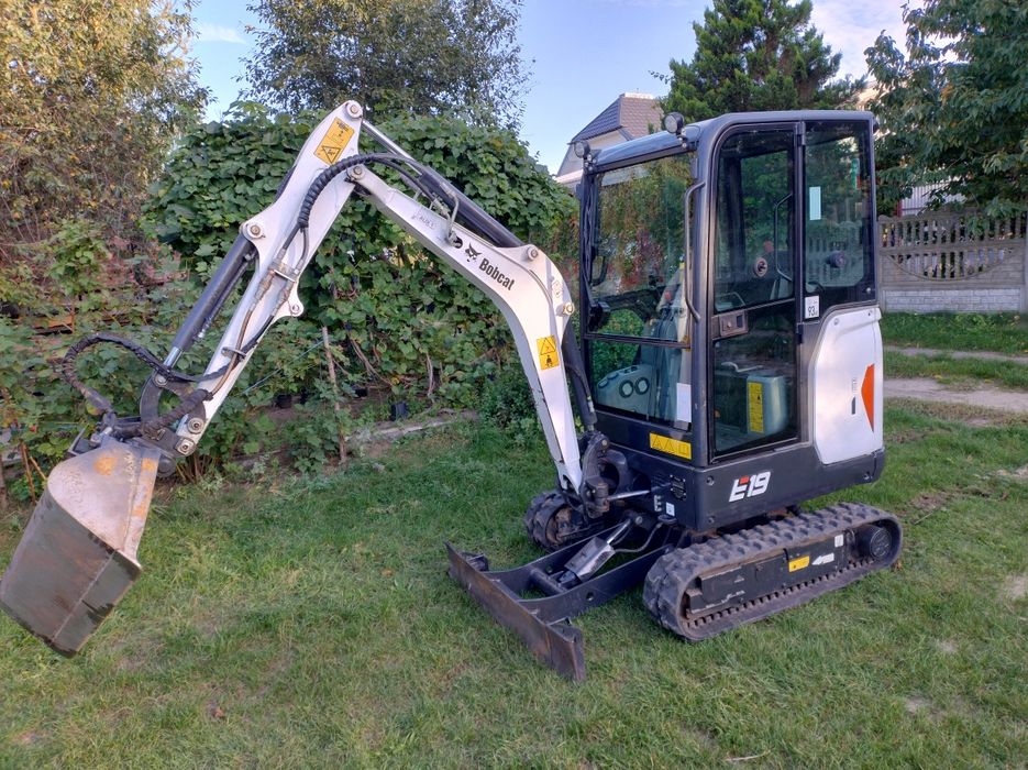 Minikoparka Bobcat E19,  łyżki 3 sztuki pływająca faktura , 1100mtg