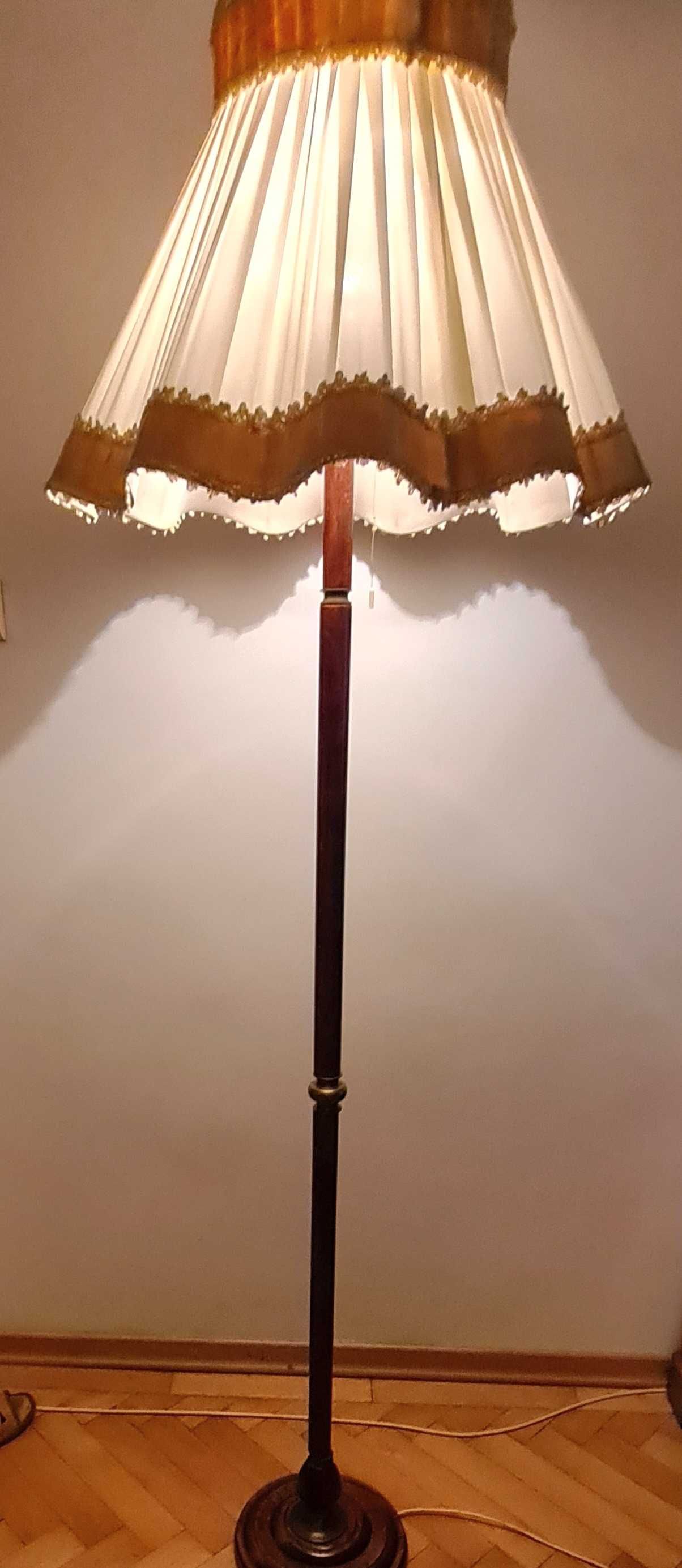 Lampa podłogowa klasyczna