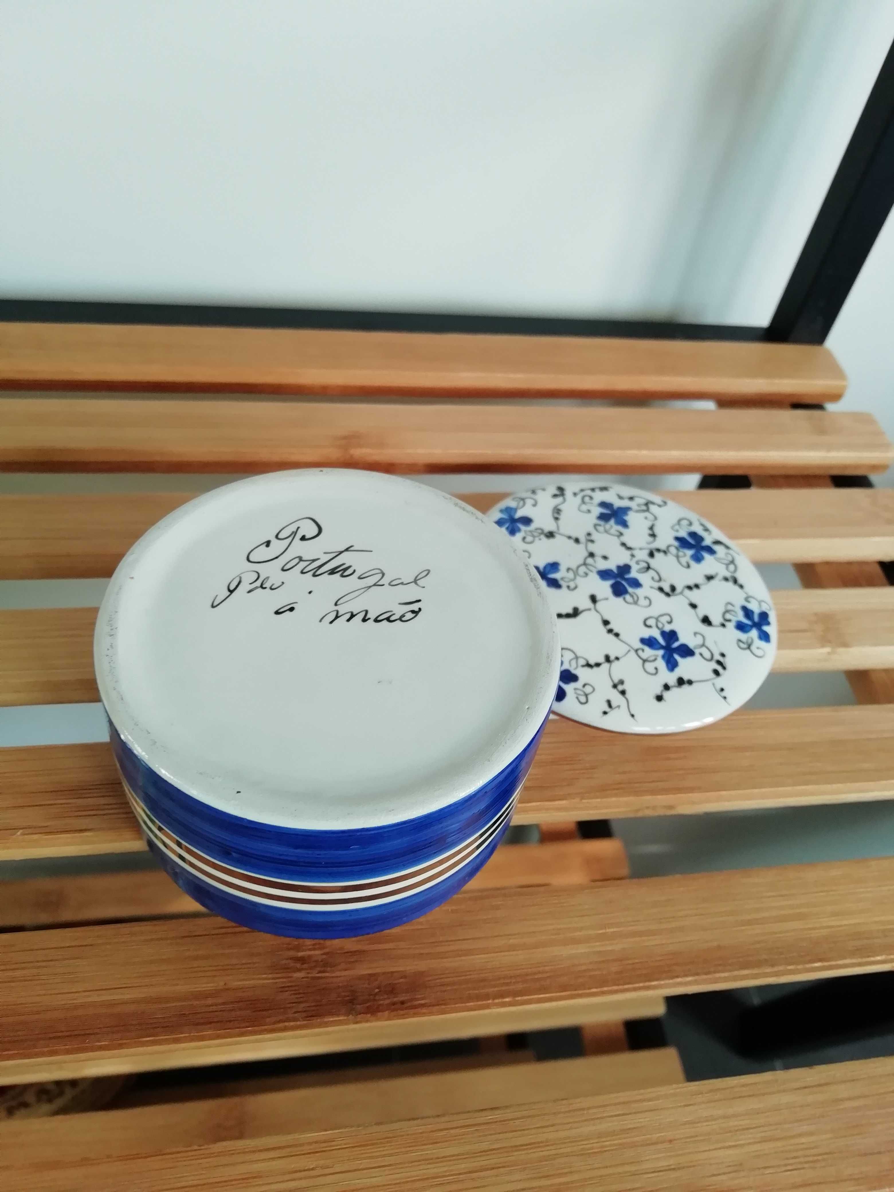 Caixa em Porcelana Branca e Azul