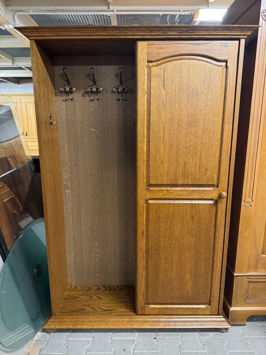 Przedpokój drewniany garderoba rustykalna szafa drewniana