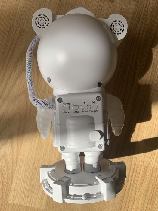 Проектор  Астронавт луна небо БЛЮТУЗ нічник  Космонавт