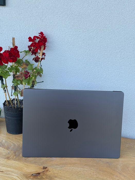 Apple MacBook Pro 16” M3 Pro / 36 GB RAM / 512GB SSD