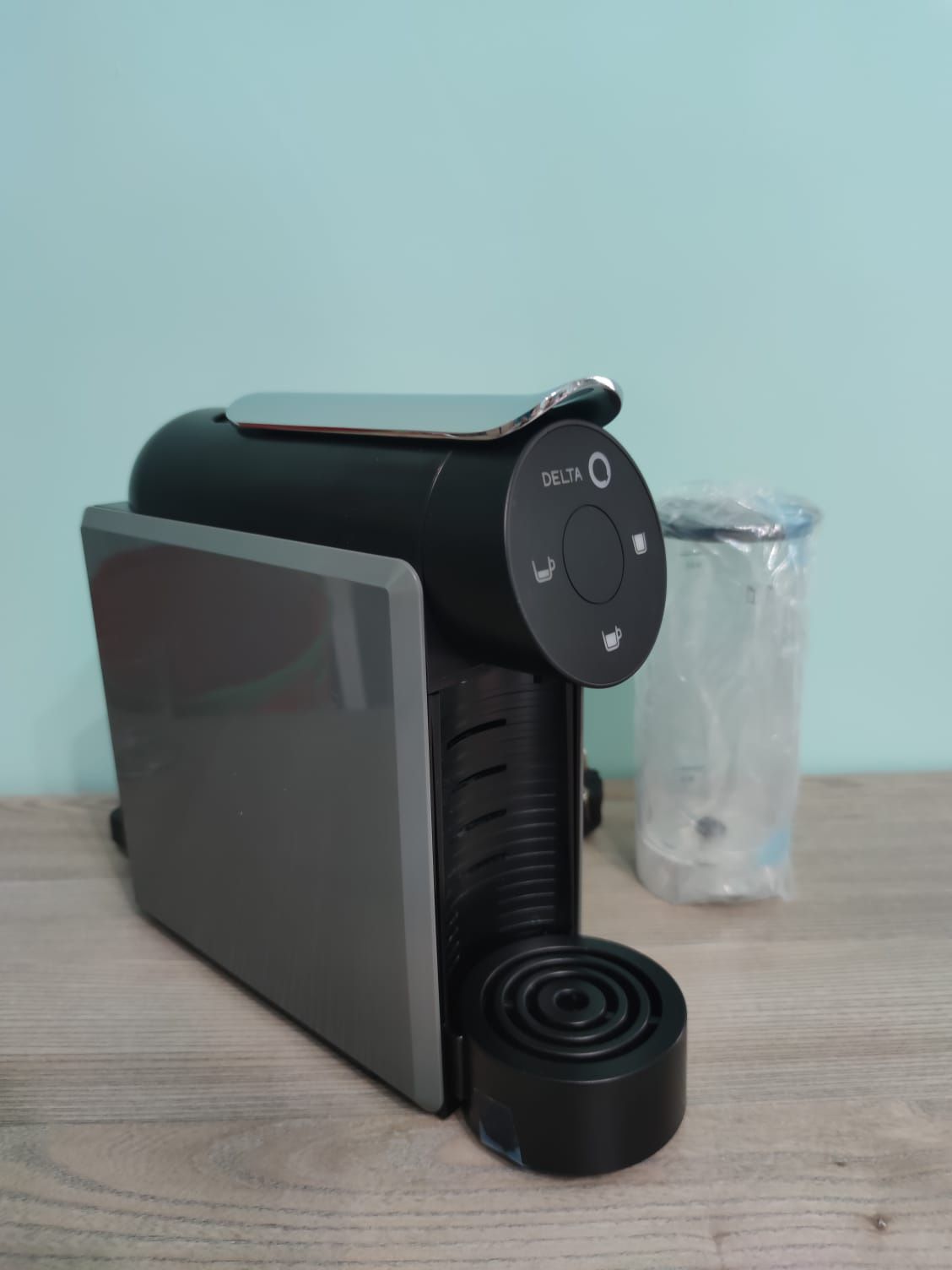 Ekspres kapsułkowy Delta Q Mini + czekoladki Merci Gratis