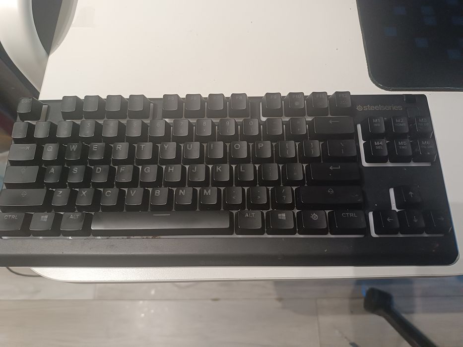 Klawiatura SteelSeries Apex 3 TKL RGB – stan bdb, 100% sprawna