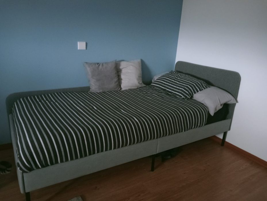 Cama solteiro com colchão