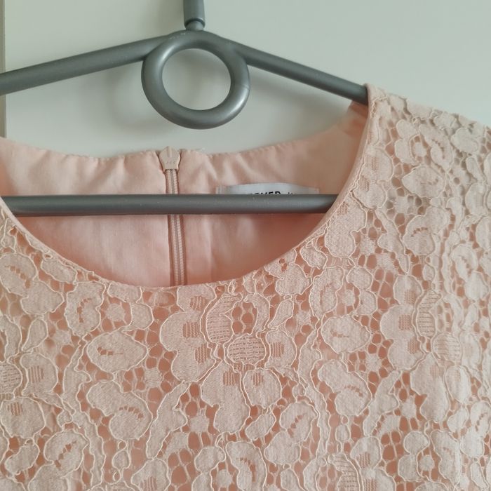 Sukienka dziewczęca koronka morela r. 140-146 Reserved