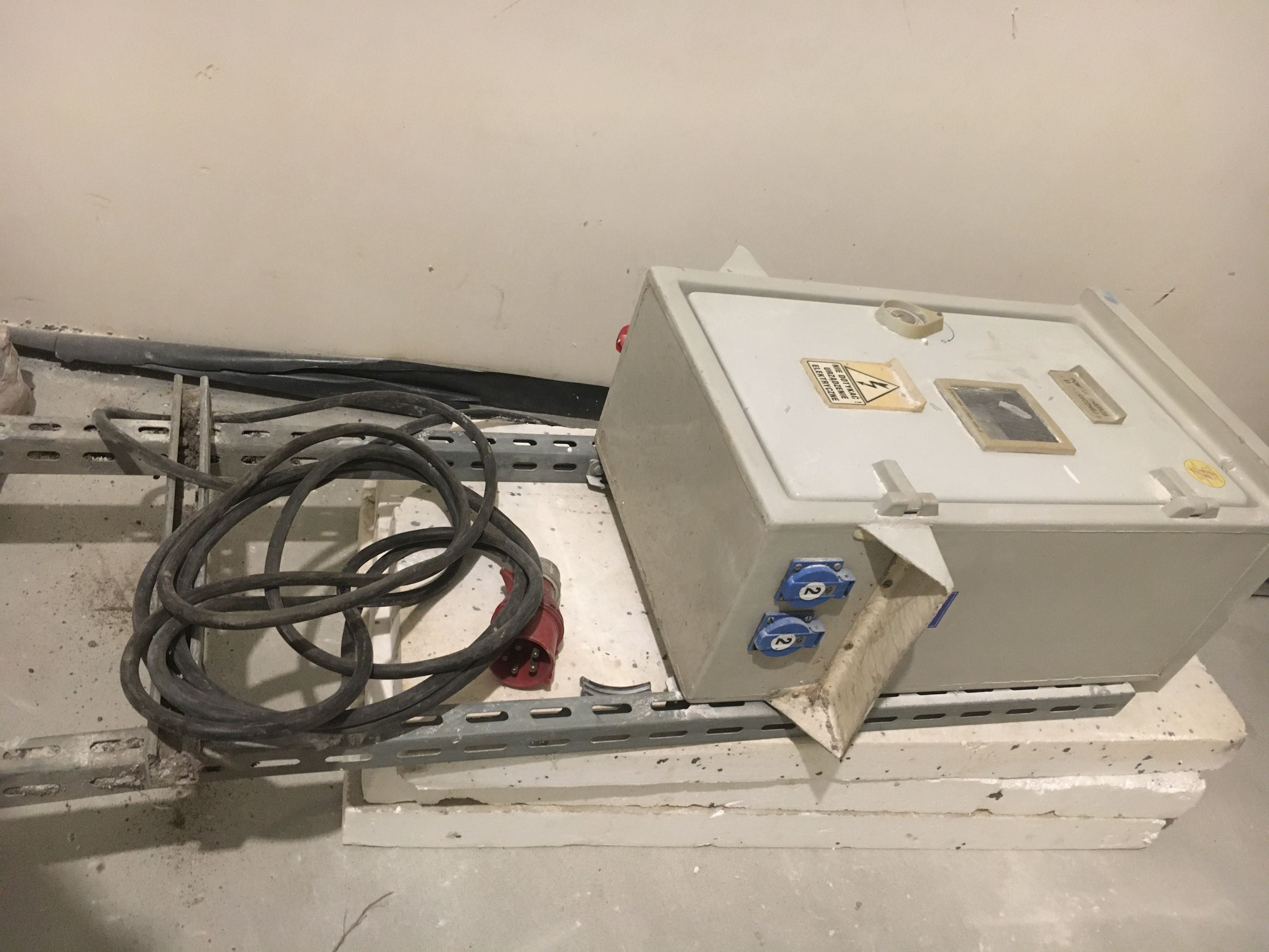 Rozdzielnia budowlana 3f z licznikiem energii
