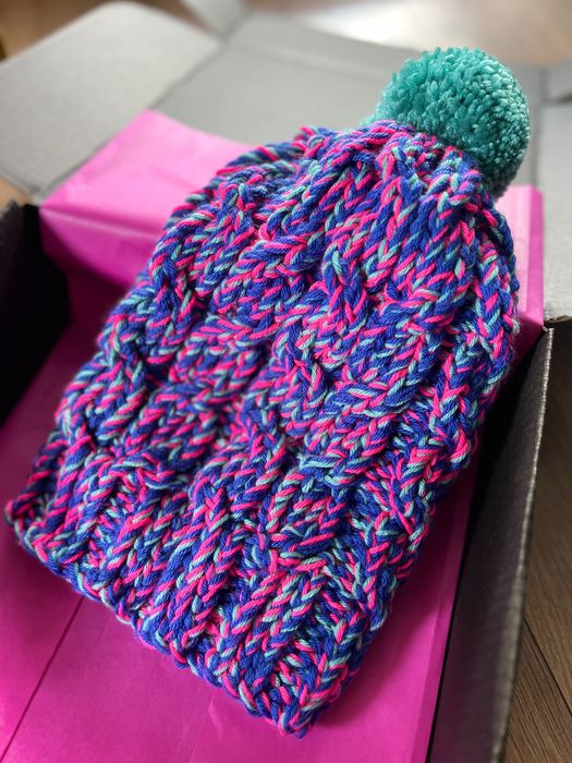 Czapka z pomponem i ociepleniem z polaru