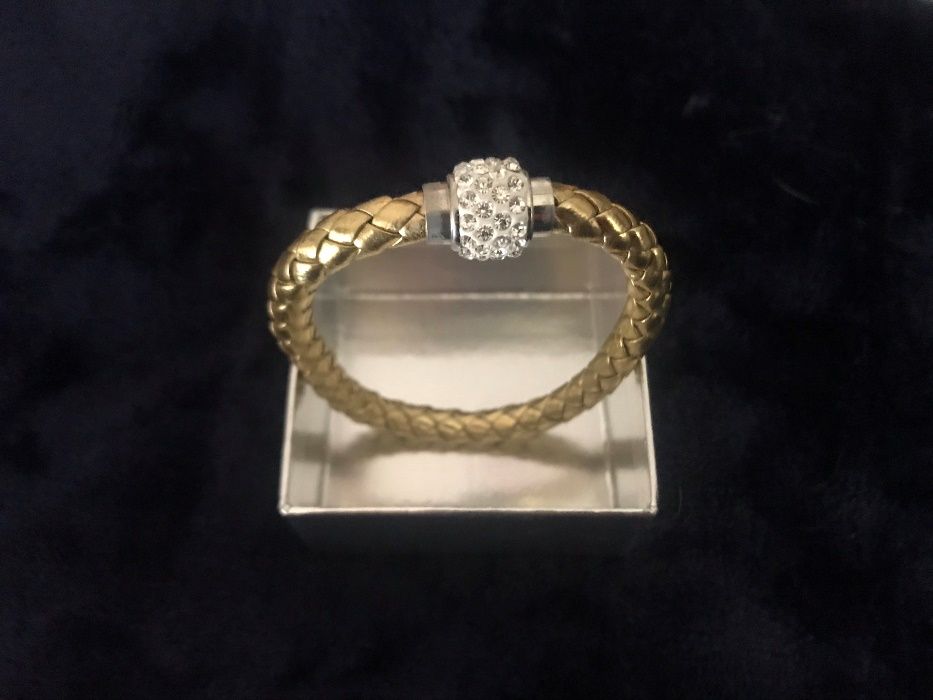 Pulseira Tipo Pele com Brilhantes Nova