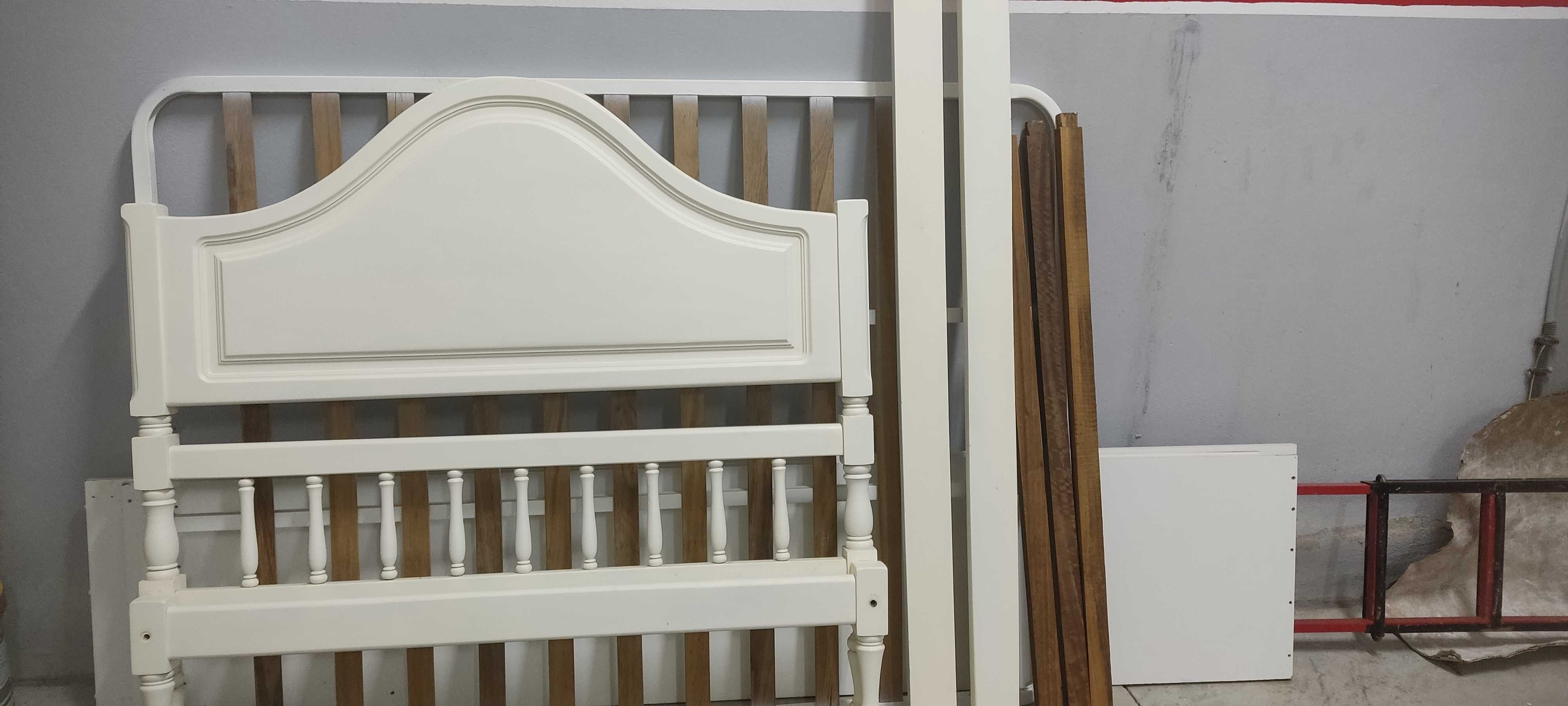 Cama de casal branco