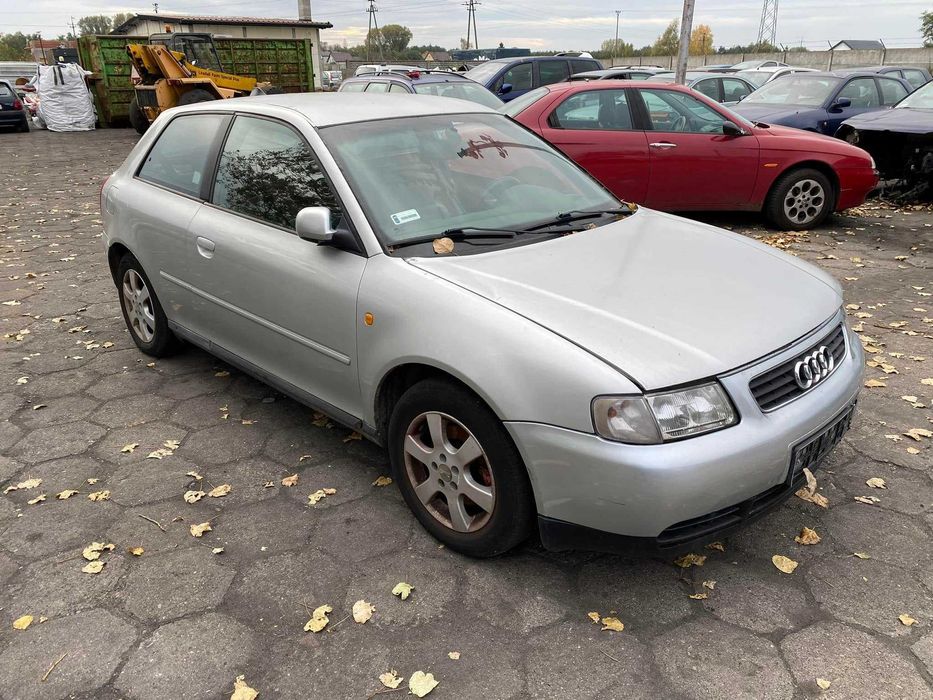 Audi A3 8L - maska