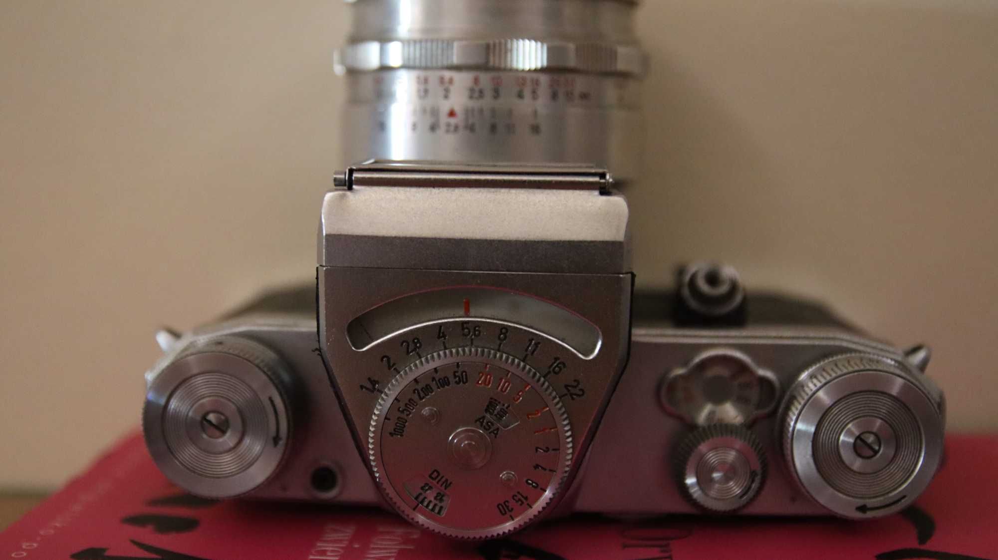 Pentacon FB z obiektywem Carl Zeiss Jena Tessar 2.8/50