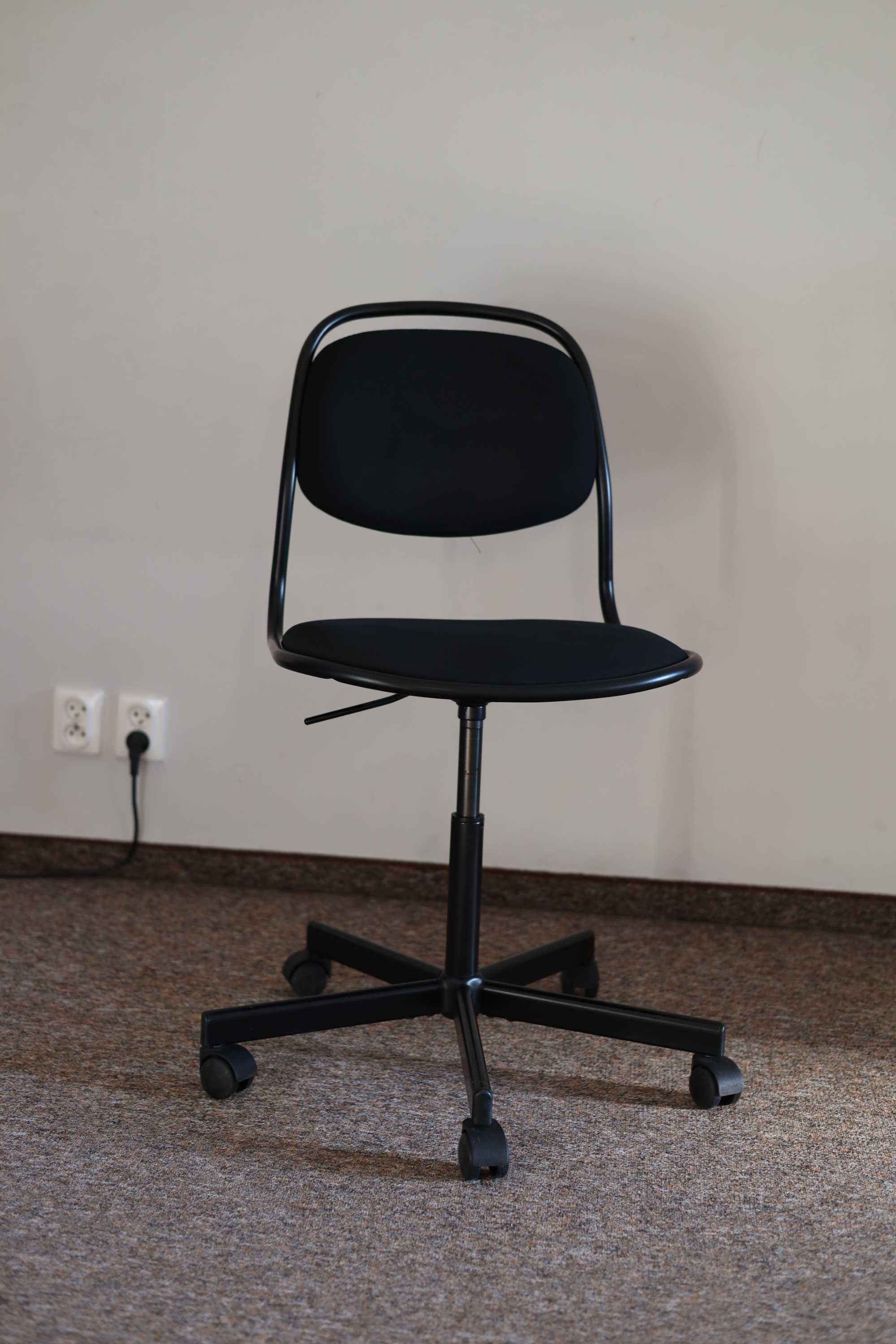 krzesło obrotowe IKEA ÖRFJÄLL czarne