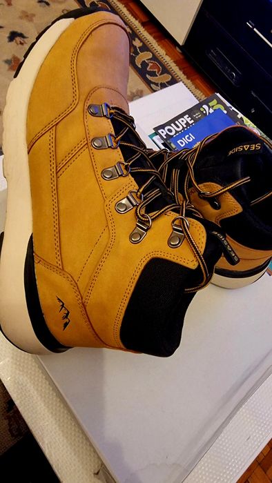 Botas de caminhada Camel  Tam "43"