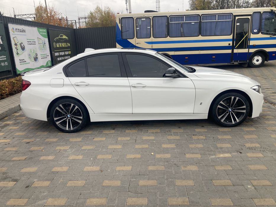 BMW 330E плагін гібрид