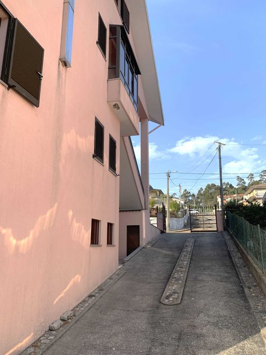 Vivenda a 1,2 km do castelo de Santa Maria da Feira, T3 + T3