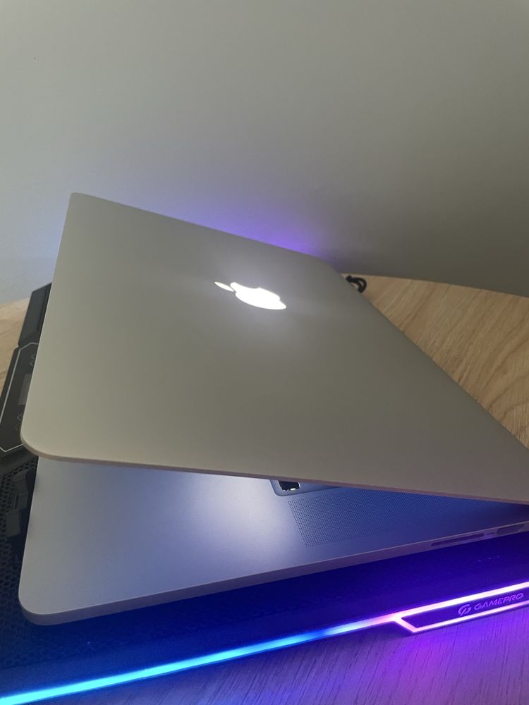 Продам Macbook Pro 15,6