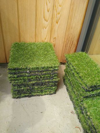 Sztuczna trawa w płytkach używana