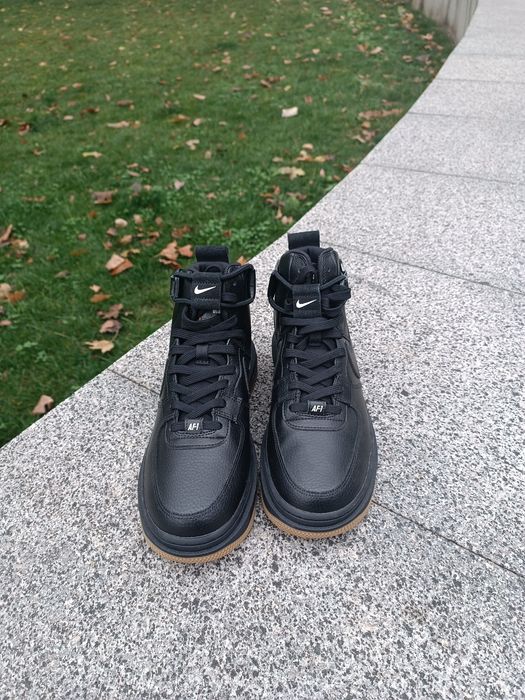 Продам чоловічі високі кросівки відомої фірми Nike по устілки 25.5 см,