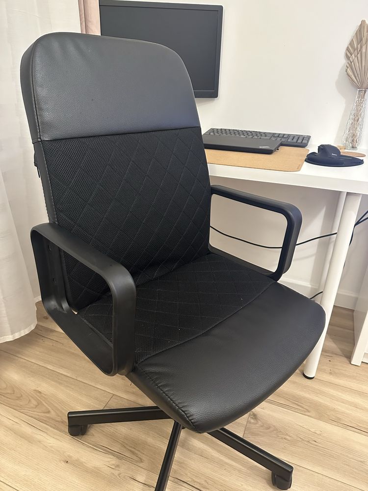 Krzeslo biurowe czarne IKEA stan idealny