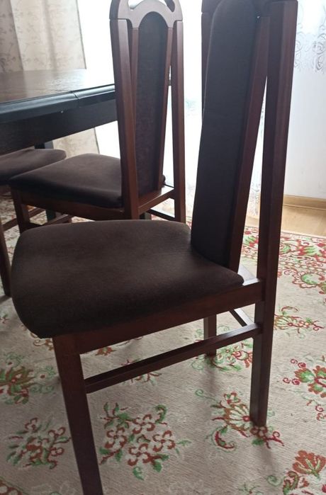 Komplet mebli-stół rozkładany, krzesła. Krasnystaw