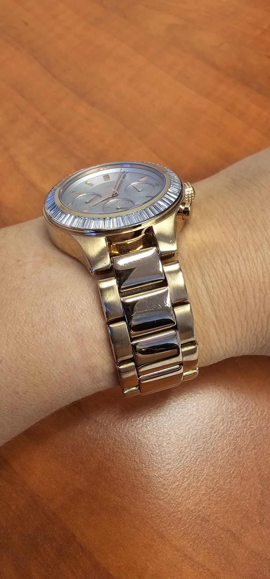 Zegarek DKNY kolor złoty cyrkonie analogowy oryginalny