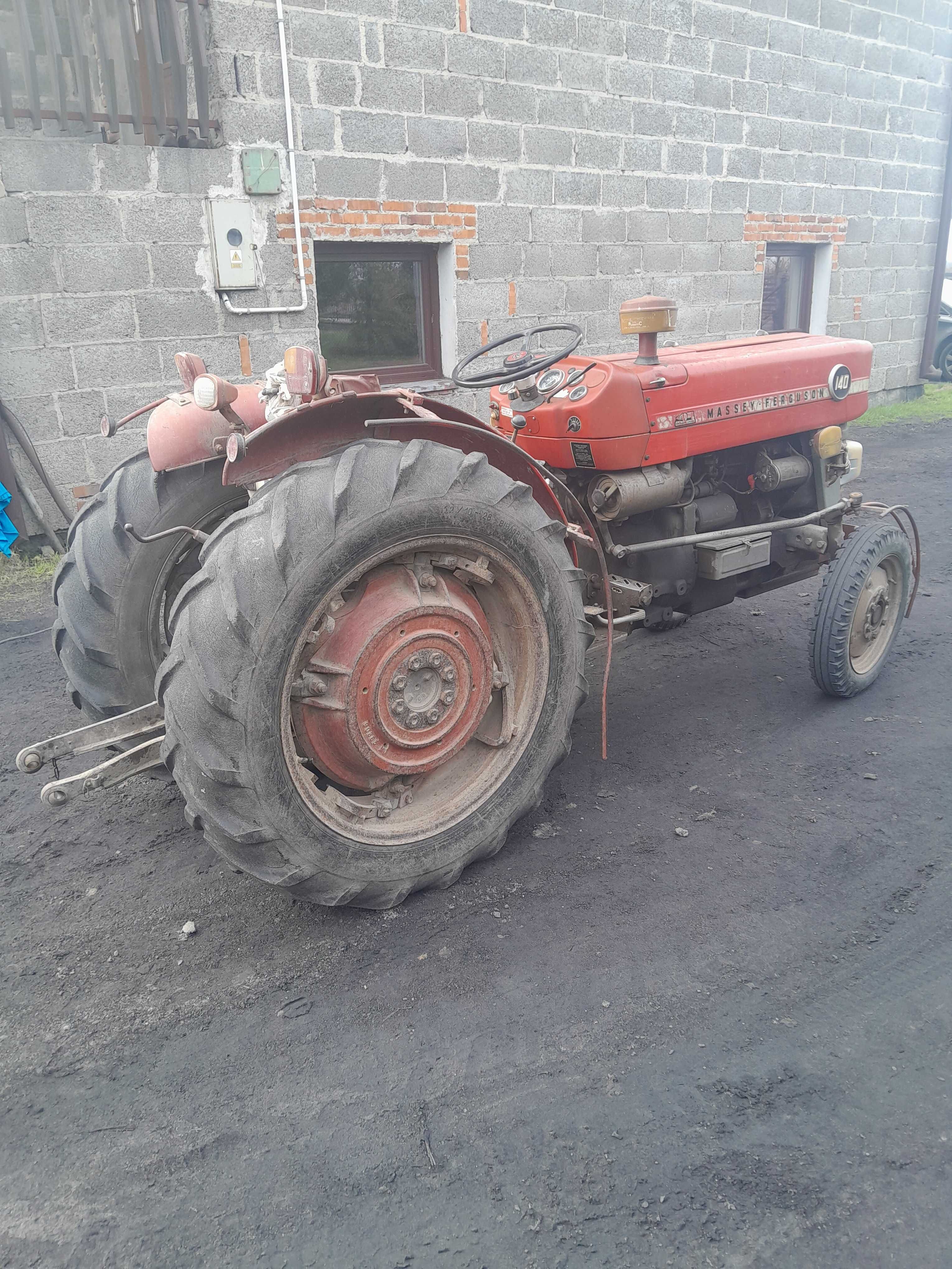 Ciągnik sadowniczy Massey Ferguson 140V