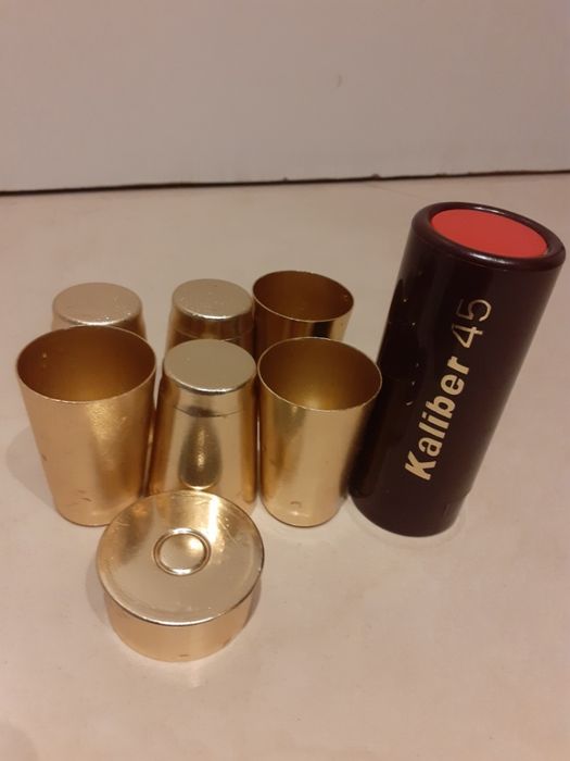 Zestaw metalowych kieliszków PRL Kaliber 45