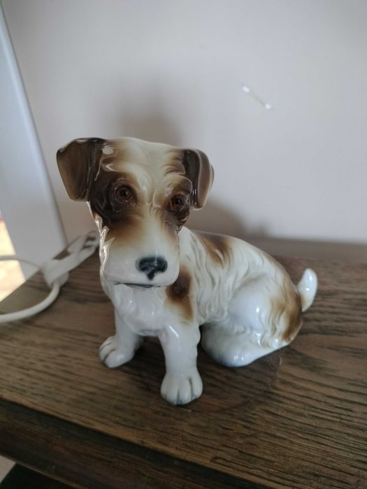 stara porcelanowa lampka piesek