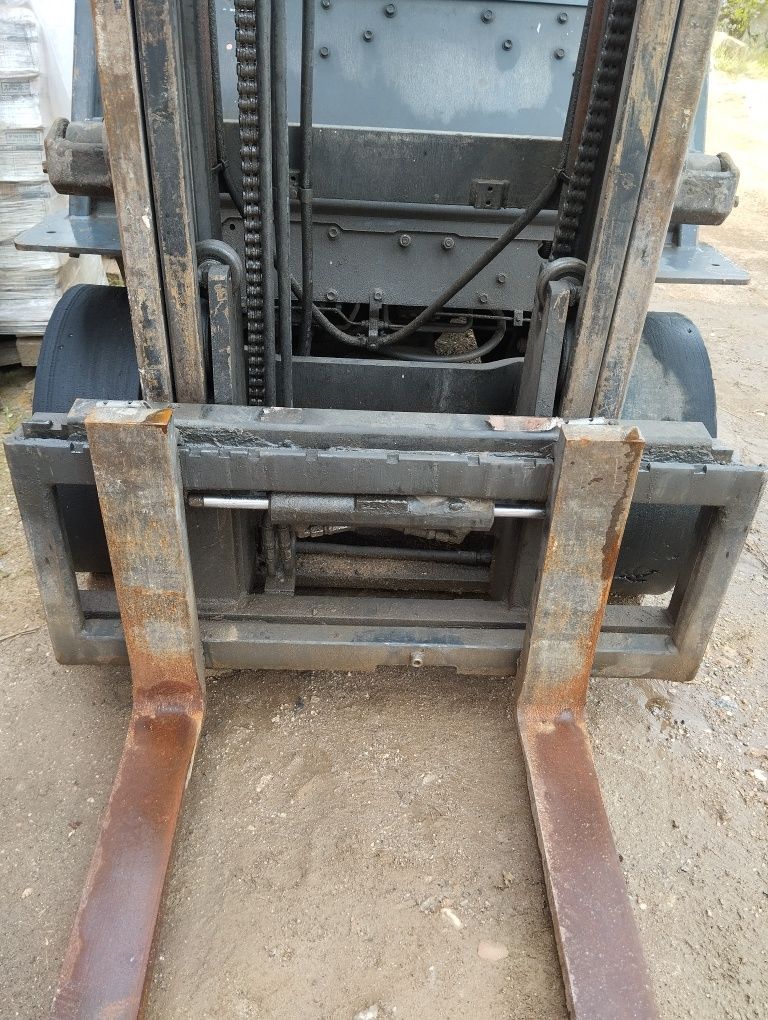 Empilhador Toyota gás 2,5tn