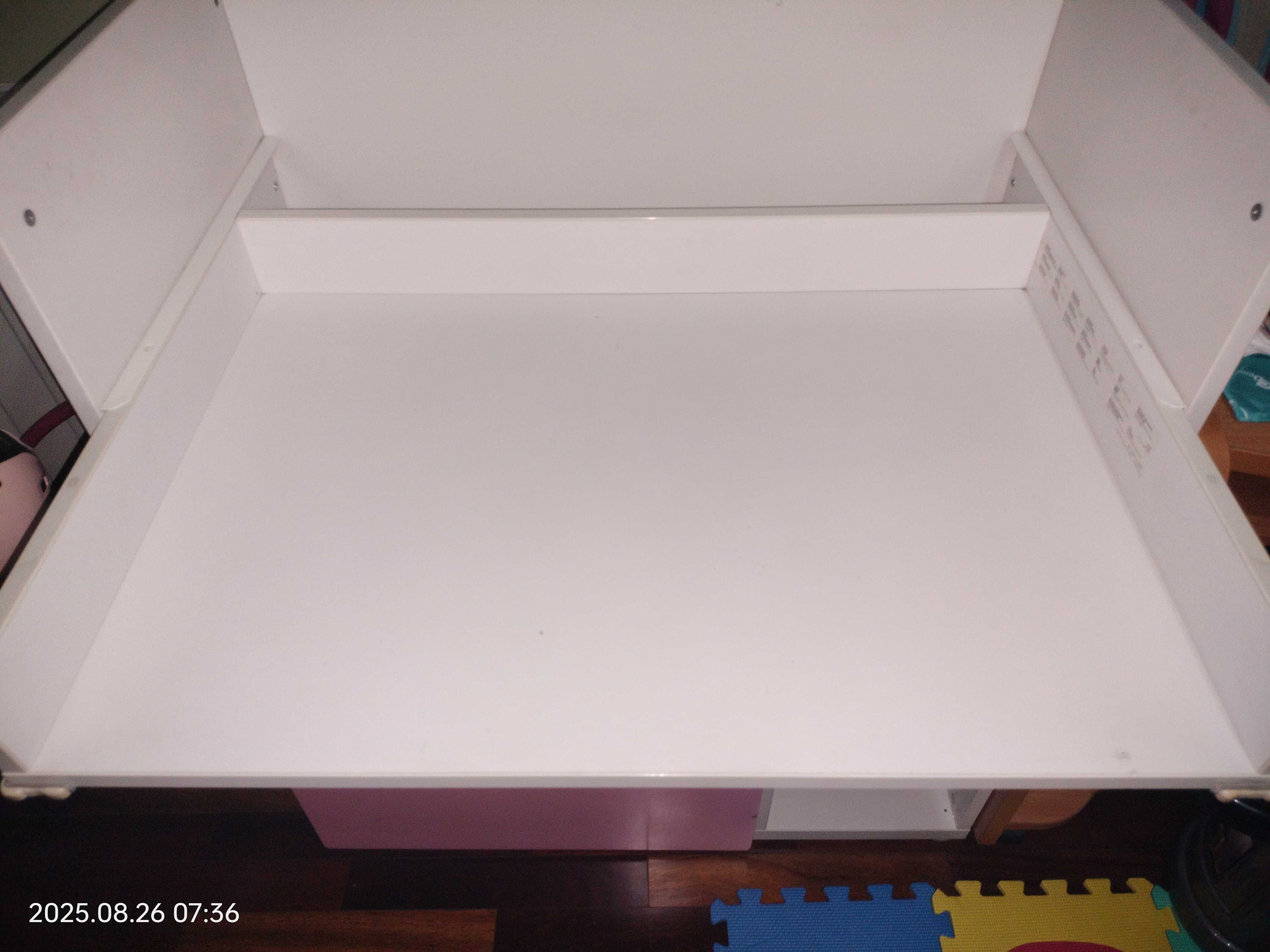 Trocador IKEA rosa