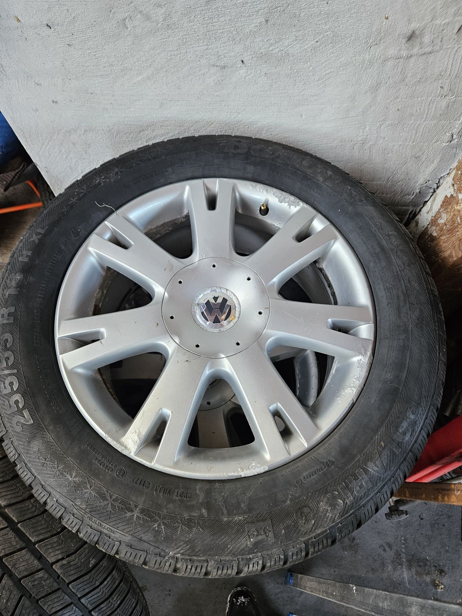 Komplet opon zimowych z felgami 255/55 R18