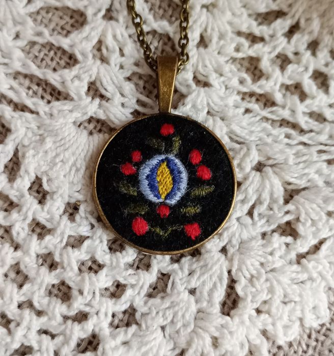 Haftowana biżuteria - naszyjnik handmade