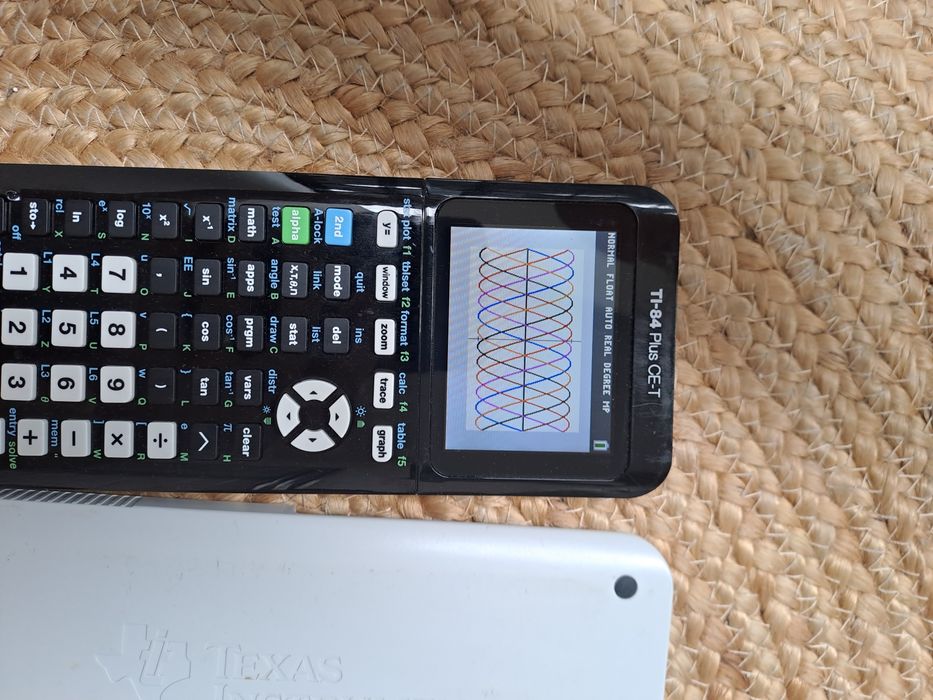 Kalkulator Texas Instruments TI 84 Plus CE