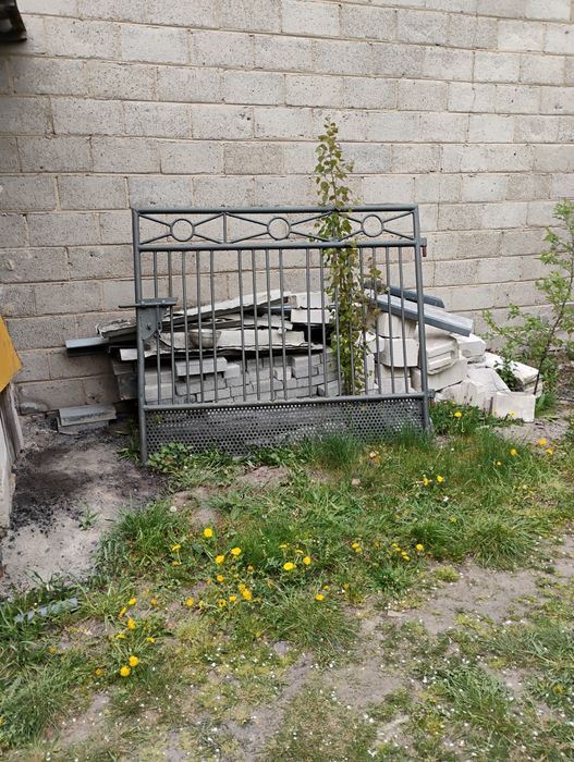 Brama i słupki do bramy