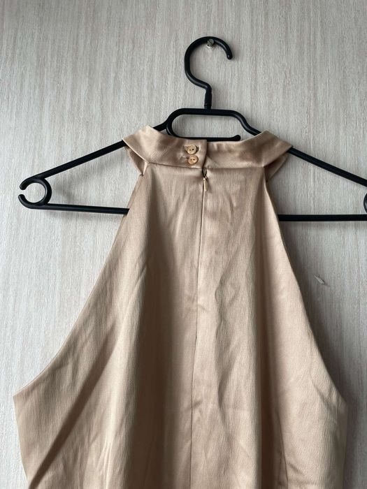 Beżowa/złota sukienka z odkrytymi ramionami New Look 16