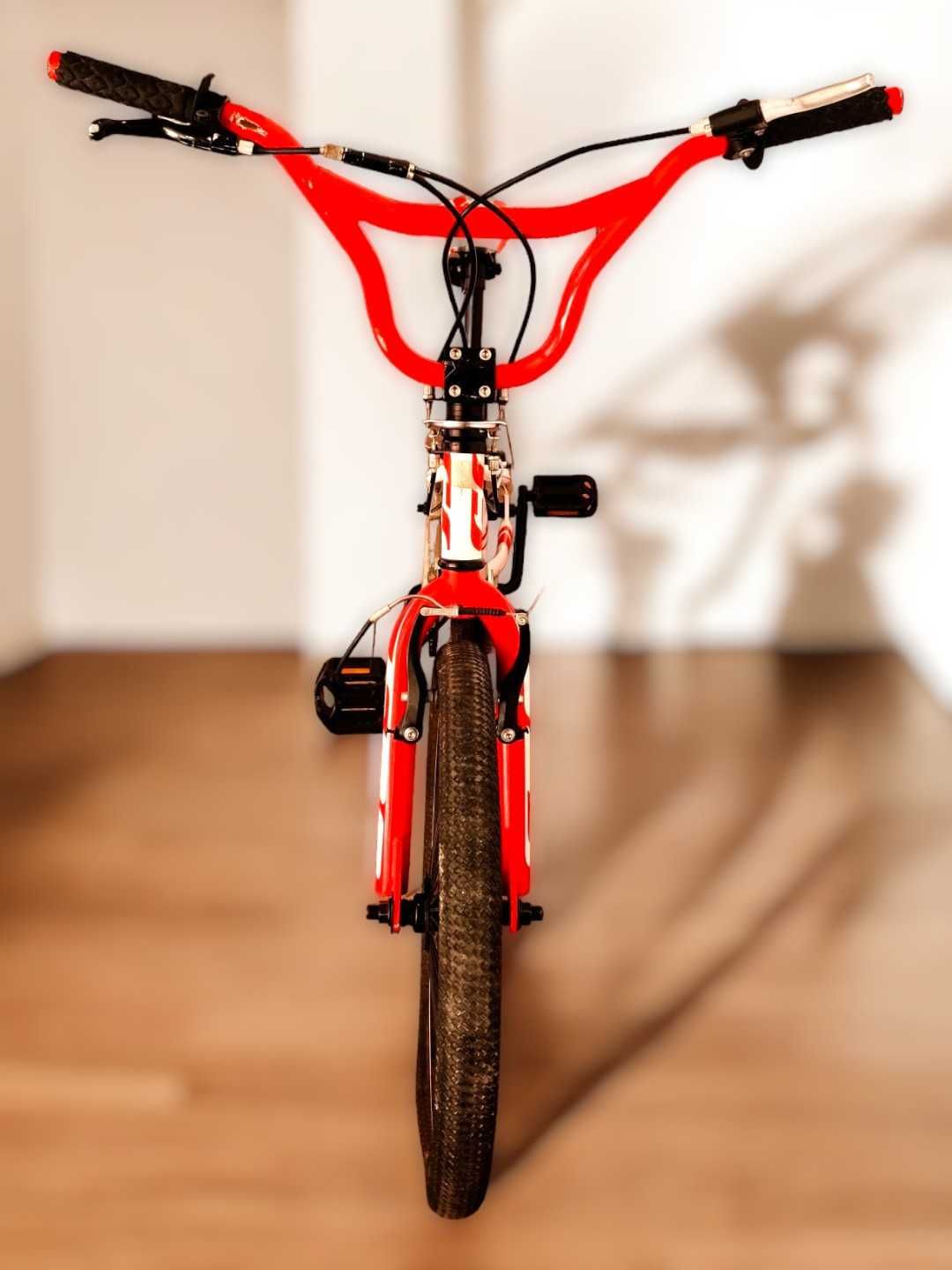 Bicicleta BMX Vermelha e Branca