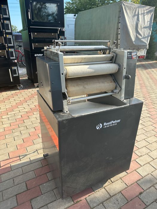 Круассаномат формовщик круасанів Закаточная машина Universum