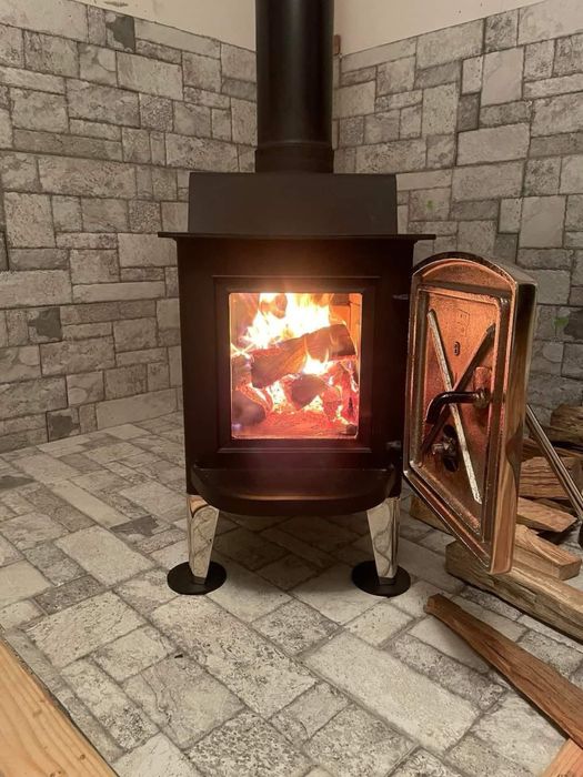 Poêle à bois disponible