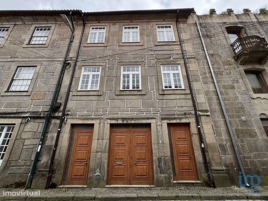 Prédio T5 em Vouzela e Paços de Vilharigues de 360,00 m2
