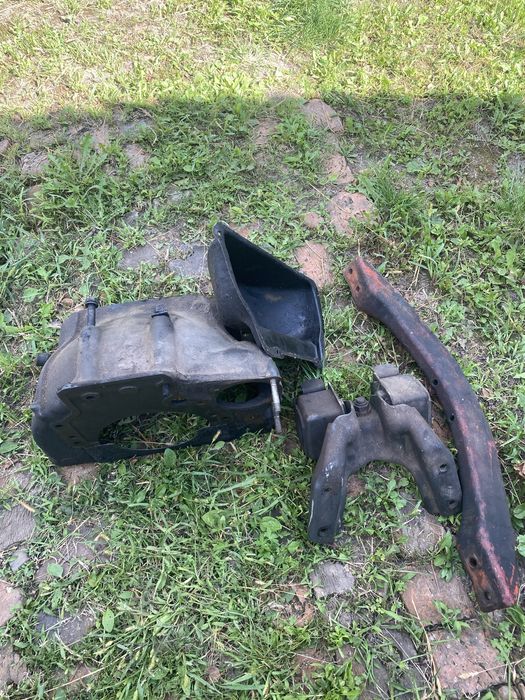 Колокол і кріплення КПП мерс 814