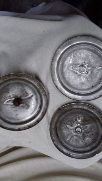 Tampões de roda carro antigo