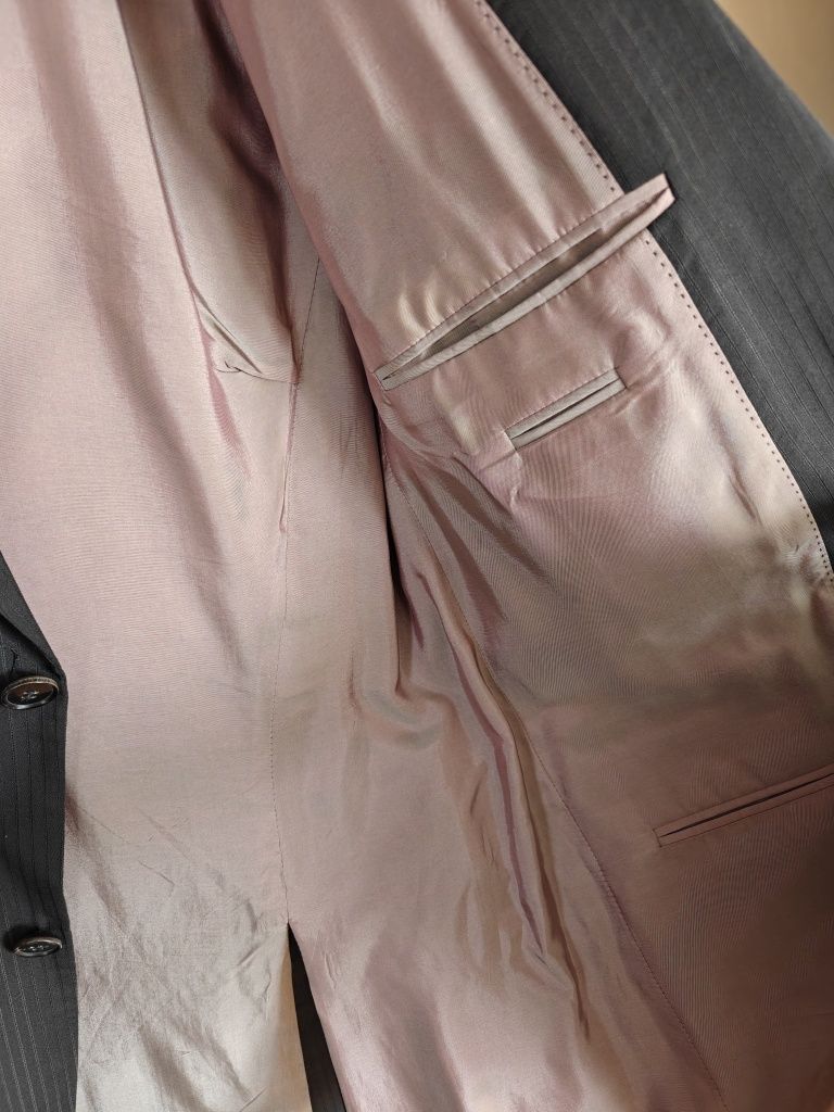 Garnitur męski Hugo Boss rozm. 50