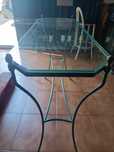 Mesa em metal e tampo vidro