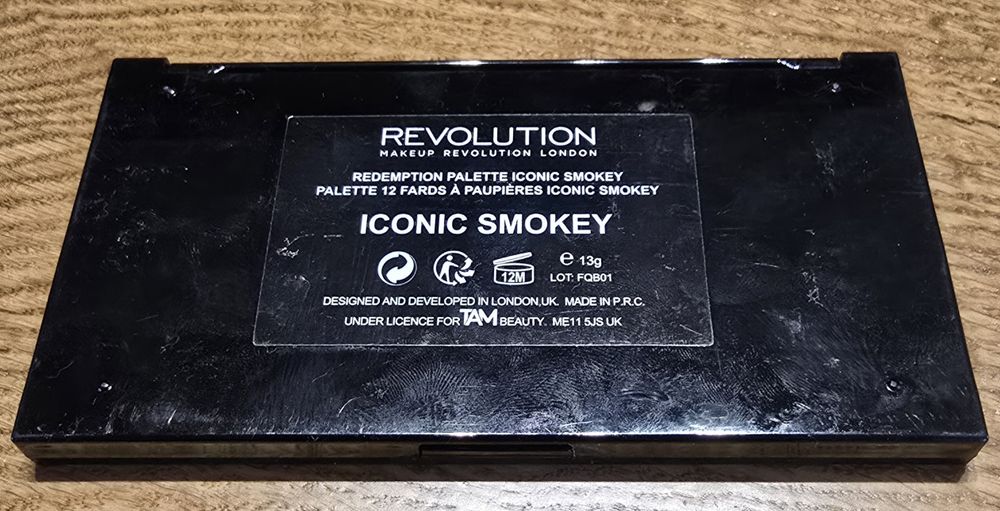 Revolution paleta 12 cieni Iconic Smokey