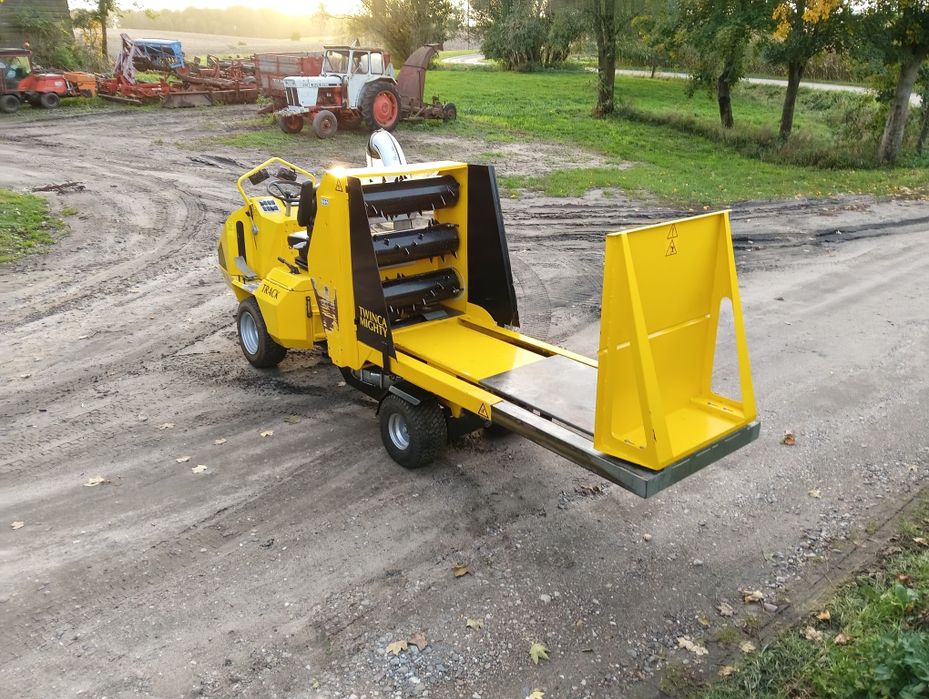 Ścielarka samojezdna TWINCA MIGHTY / Stan Igła Miniładowarka Bobcat