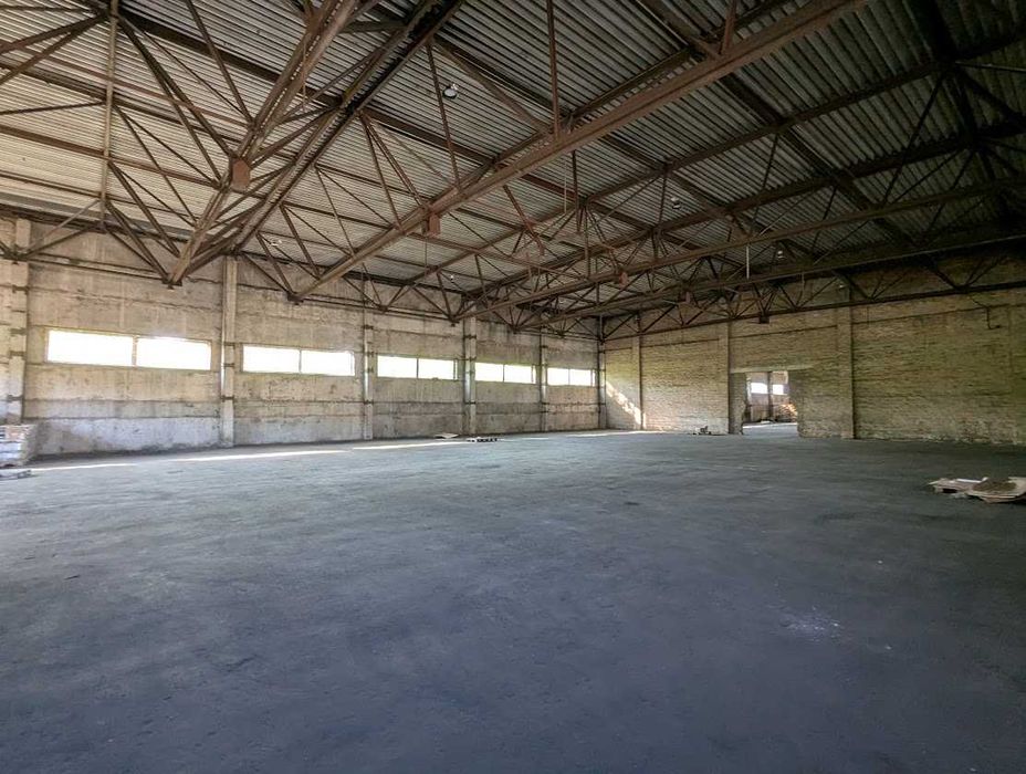 Здамо в оренду майданчик та склади зрампою та напольні  на Обухова 66А