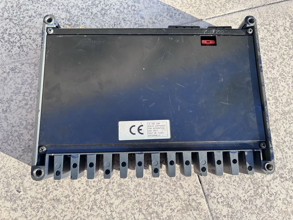 Amplificador para sistema de som automovel