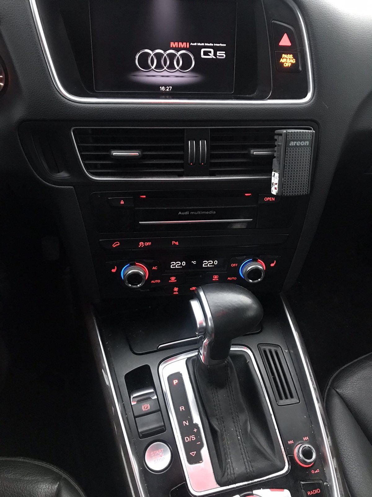 автомобиль Audi Q5 quattro