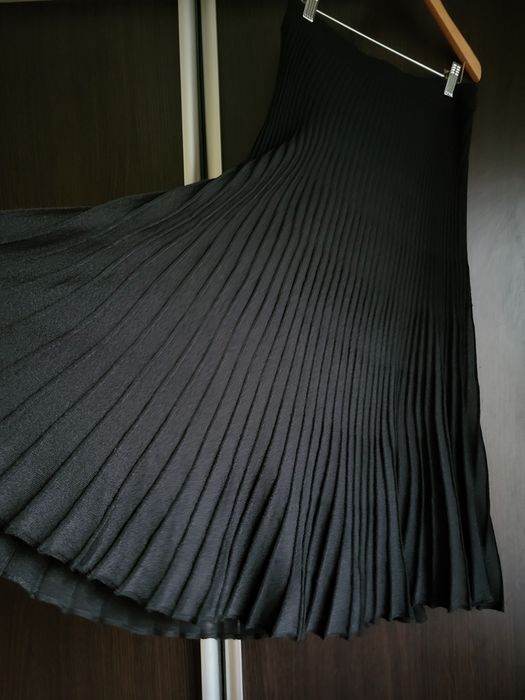 Продаю жіночу спідницю пліссе Massіmo Dutti р.XS